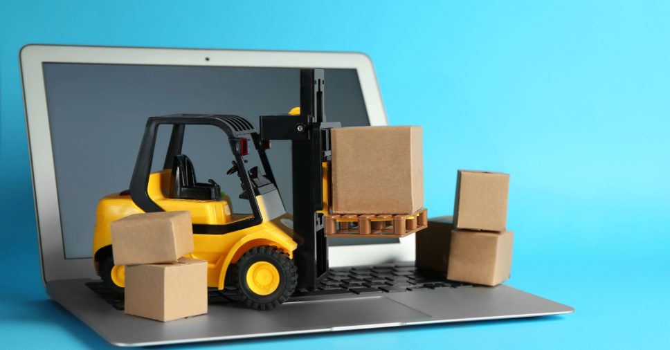 Da fábrica ao e-commerce: como as empilhadeiras impulsionam o consumo